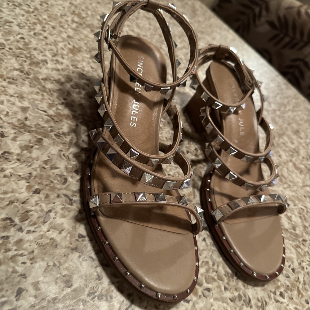 Sincerely Jules Venus Women's Tan Silver Studded Block Heal Sandals Size 7M